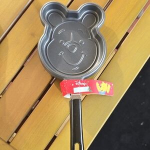 Disney Winnie the Pooh Black 2 Pack Egg Mold